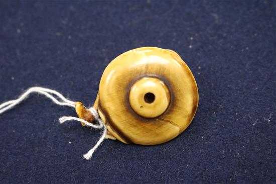 Two Japanese ivory netsuke, 19th century, 4cm